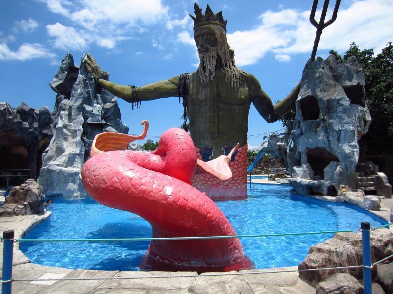 Caribbean Water Park And Resotel Bacolod Exterior foto