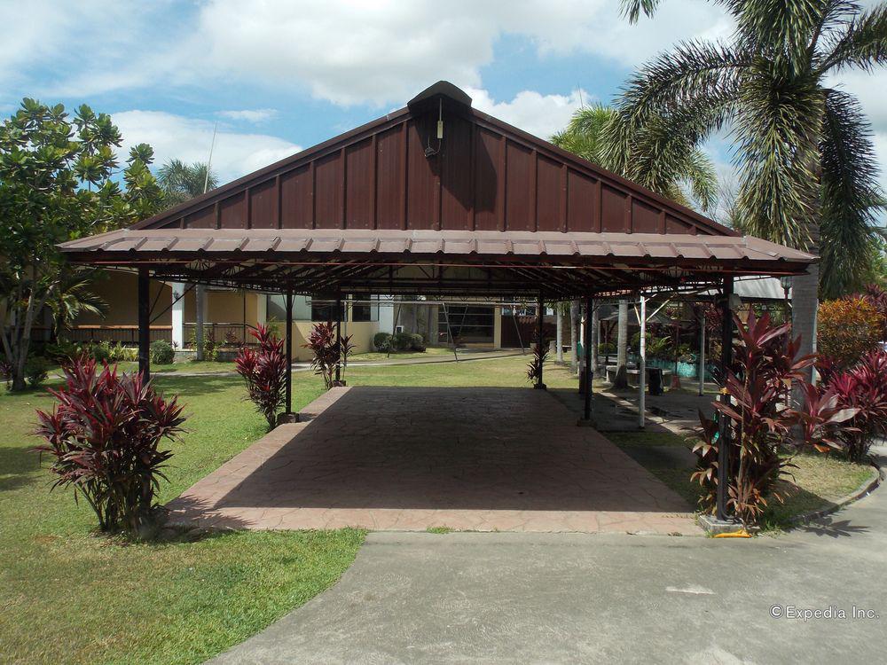 Caribbean Water Park And Resotel Bacolod Exterior foto
